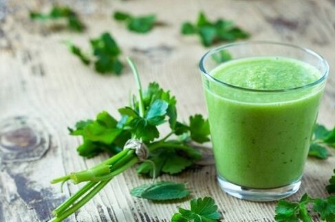 Il succo di prezzemolo ripristina la produzione di urina causata dalla prostatite