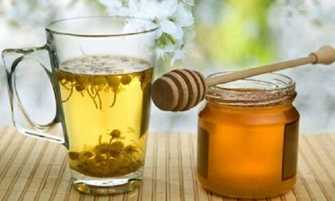 Le tisane con miele eliminano l'infiammazione nella prostatite e hanno un effetto positivo su tutto il corpo